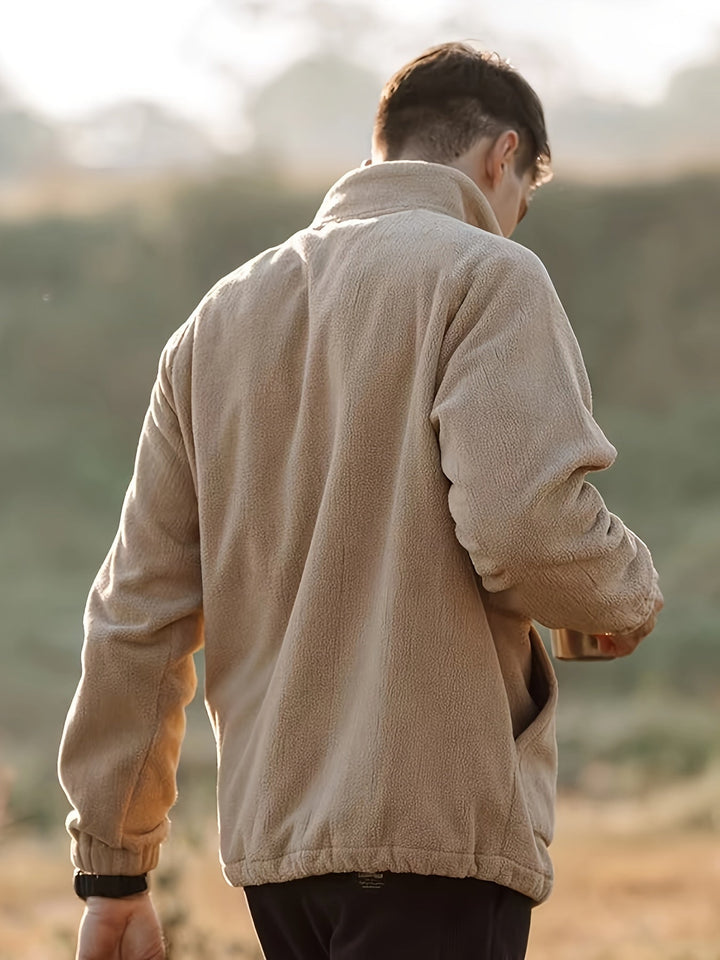 Stijlvolle khaki heren fleece winterjas met ritssluiting, zacht en warm voor alledaags comfort outdoor.
