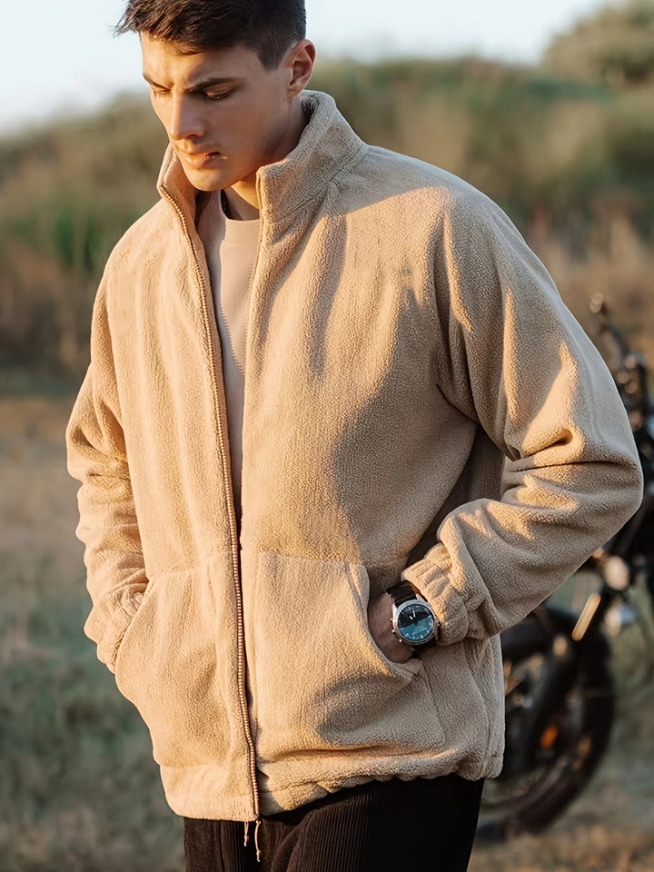 Khaki fleece heren winterjas met rits; comfortabel & warm voor casual of outdoor gebruik.