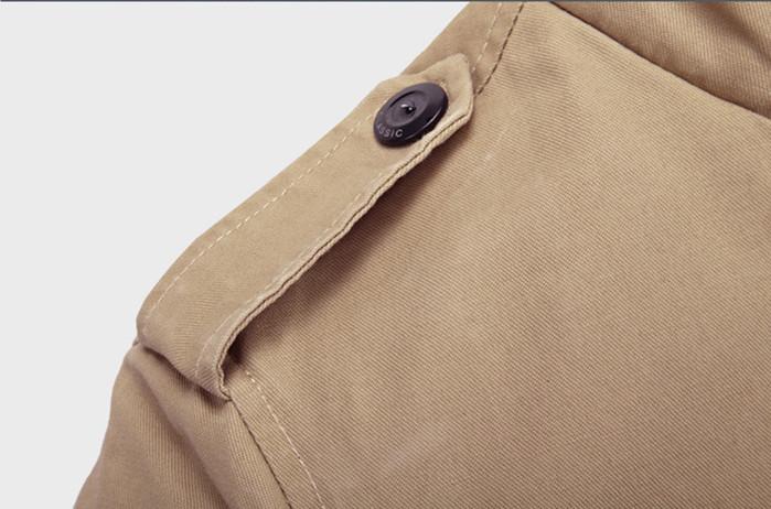 Casual herenjas. Stijlvolle khaki gewatteerde jas, perfect als lente- of herfstjas, comfortabel en modieus.