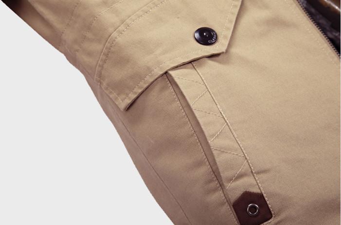 Heren bovenkleding. Warme en robuuste gewatteerde herenjas, geschikt als winterjas of herfstjas voor actieve mannen.