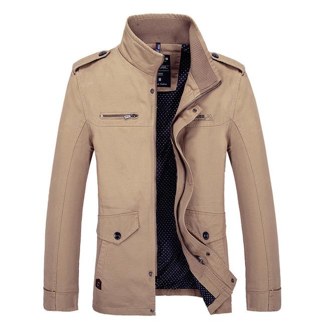 Heren gewatteerde jas. Stijlvolle en comfortabele zwarte slim fit winterjas, perfect voor casual herfst- en lentedagen.