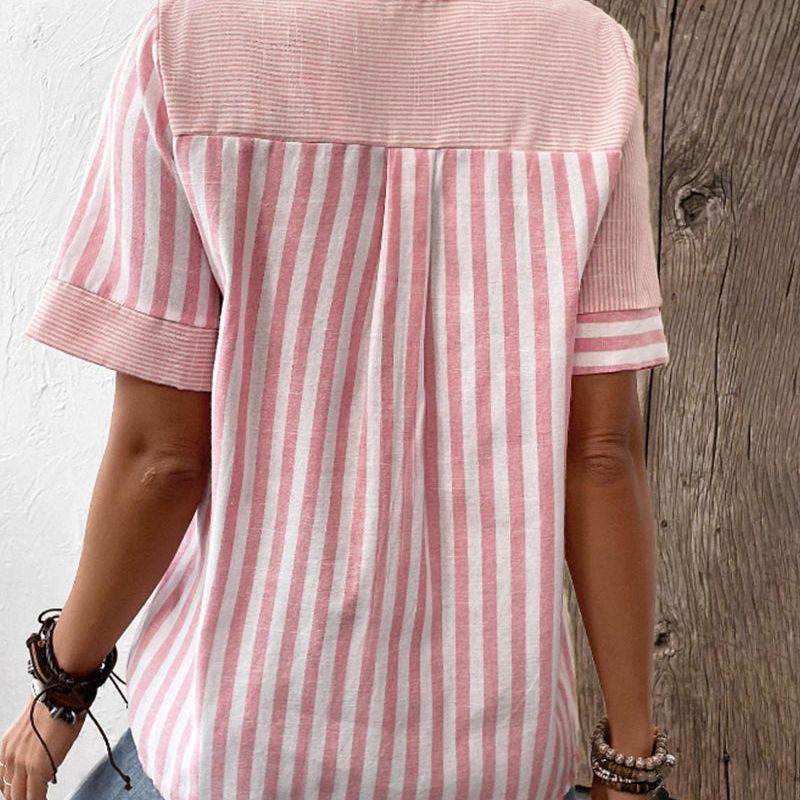 Elegante gestreepte damesblouse met knopen, veelzijdig voor elke gelegenheid. Trendy zomer top.