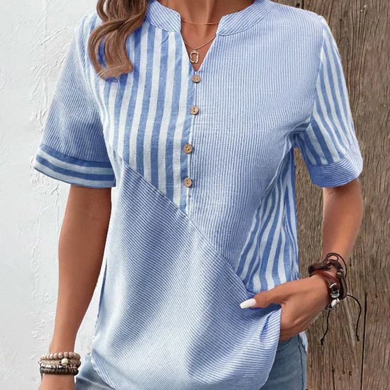 Comfortabele gestreepte damesblouse met knoopsluiting. Korte mouwen, ideaal als casual zomertop.