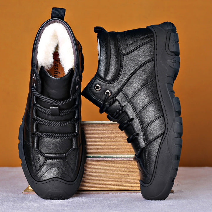 Zwarte waterdichte heren winterlaarzen met optimaal comfort. Warme schoenen perfect voor winterse dagen buiten.