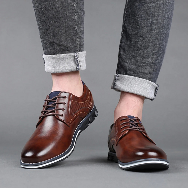 Zwarte nette herenschoenen met een tijdloos design, perfect voor elke formele of zakelijke garderobe.
