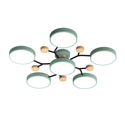"LED plafondlamp modern Scandinavisch design, metaal en hout, artistieke lichttakken, warme en dimbare verlichting."