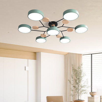 "LED plafondlamp modern Scandinavisch design, metaal en hout, artistieke lichttakken, warme en dimbare verlichting."