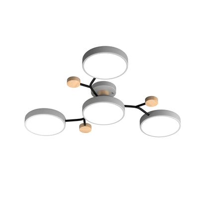 "LED plafondlamp modern Scandinavisch design, metaal en hout, artistieke lichttakken, warme en dimbare verlichting."