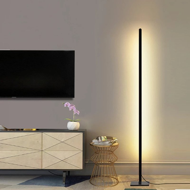 "LED vloerlamp met zachte gloed, modern design, verstelbaar licht, warm wit licht ingesteld in een verfijnd interieur"