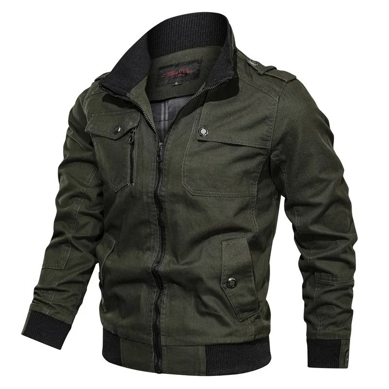 Trendy heren bikerjas in zwart met opvallend kraagje. Ideale stoere lente/zomer bovenkleding.
