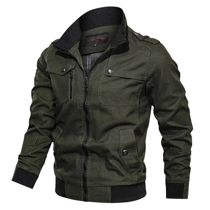 Trendy heren bikerjas in zwart met opvallend kraagje. Ideale stoere lente/zomer bovenkleding.