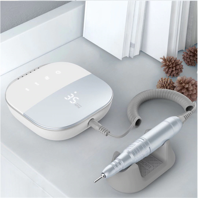 Krachtige elektrische nagelvijl met precisiehandstuk voor effectieve manicure & pedicure nagelverzorging.