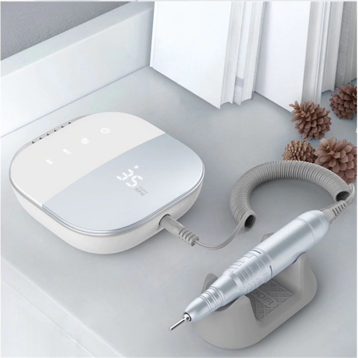 Krachtige elektrische nagelvijl met precisiehandstuk voor effectieve manicure & pedicure nagelverzorging.