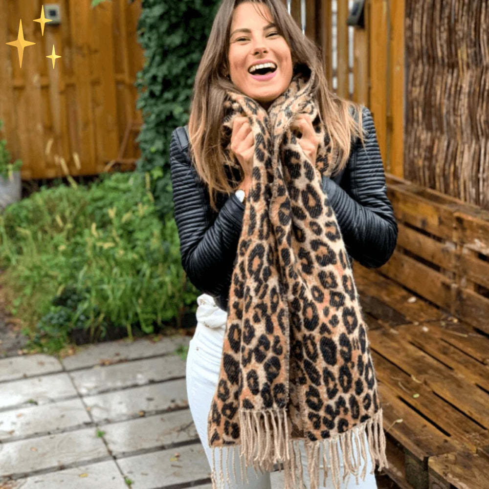 Elegante gebreide dames sjaal, luxe uitvoering met trendy leopard print voor een stijlvolle look.