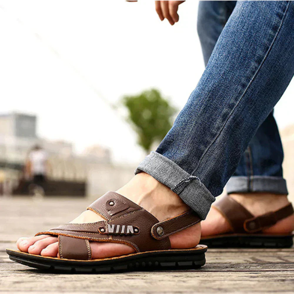 Leren heren sandalen met vintage stijl, comfortabel en duurzaam, bruin leer met ergonomische zool voor zomerse dagen.