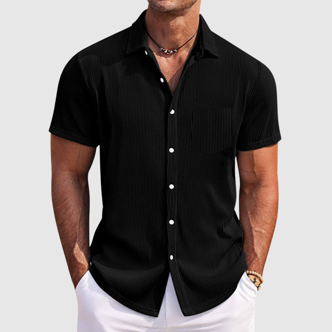Heren button-down overhemd korte mouw, met onderscheidende camp collar; perfect voor zomerse herenmode.