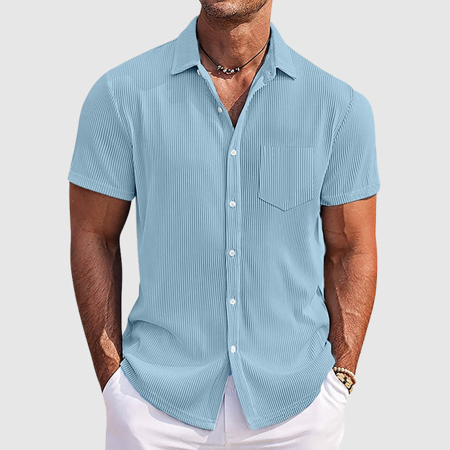 Heren overhemd met korte mouwen en moderne camp collar, ideaal voor zomerse casual gelegenheden.