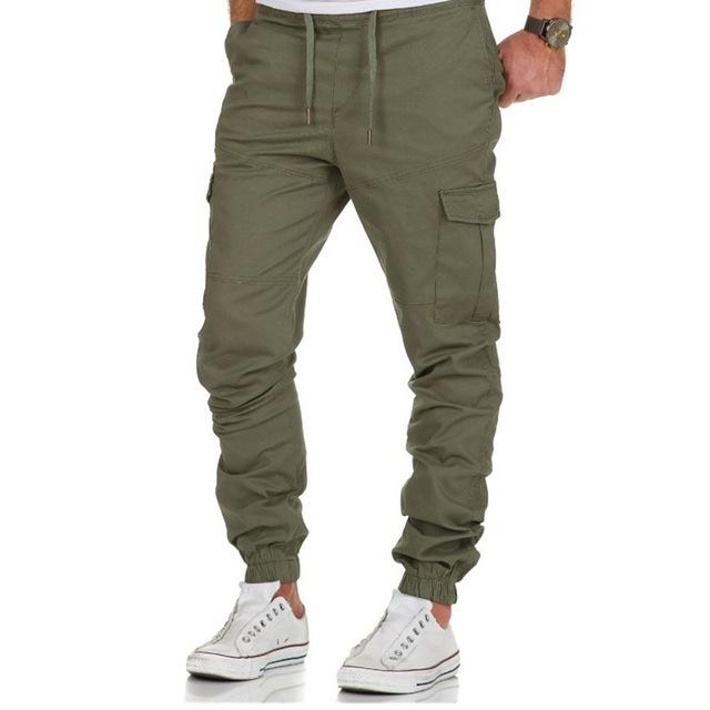 Duurzame heren cargobroek van katoenmix stof, met robuuste multi-pockets, ideaal voor de moderne man.