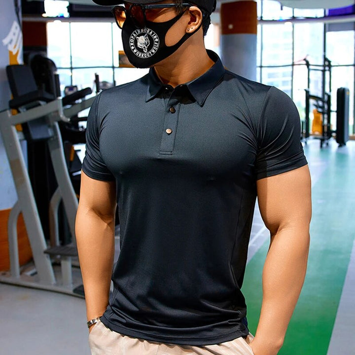 Stijlvolle heren polo, sneldrogend en ademend, ideaal voor sport of casual zomerkleding.