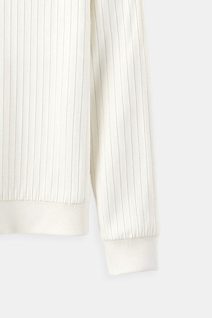 Comfortabele witte herentrui met lange mouwen, geribbeld detail en ronde hals, perfect voor koelere dagen.