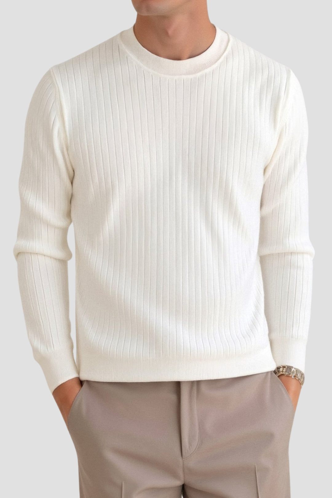 Heren winter trui: witte gebreide longsleeve met geribbeld design en klassieke ronde hals.