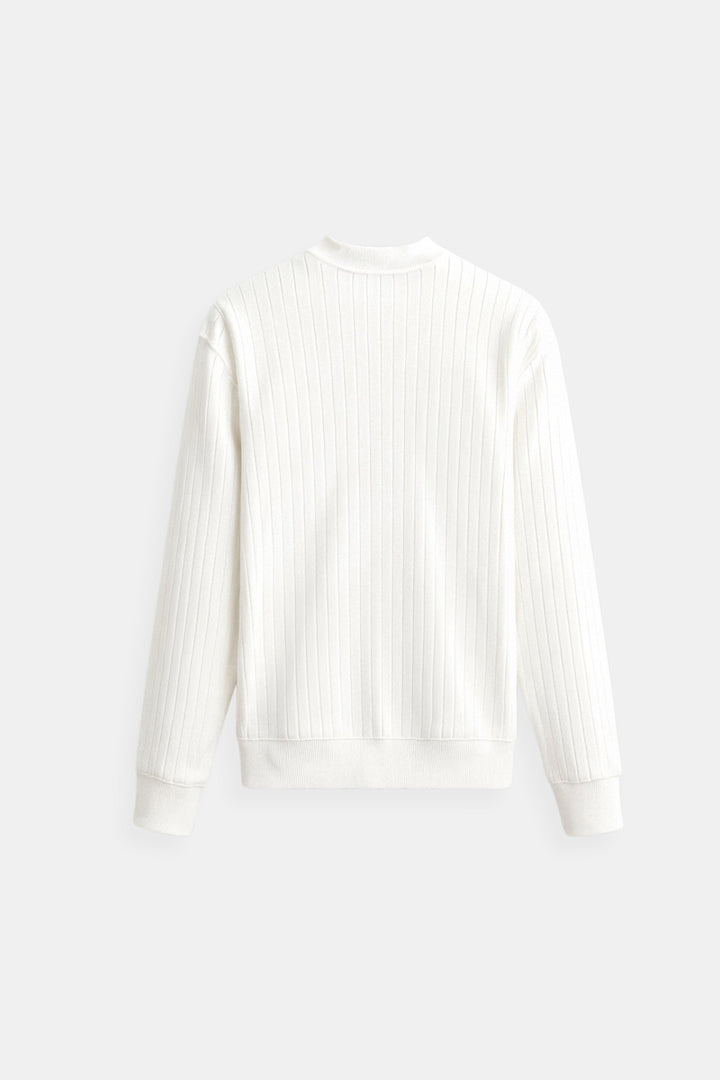 Elegante heren longsleeve trui in wit, met een geribbelde afwerking en tijdloze ronde hals.
