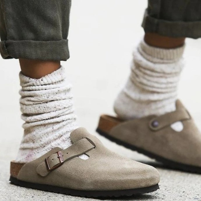 Bruine Boston sandalen: klassieke bruine unisex instapsandalen, comfortabel en stijlvol voor elke gelegenheid.