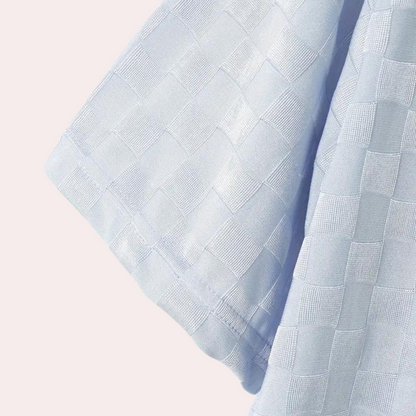 Lichtblauwe polo voor heren met korte mouwen en ademende stof, ideaal voor casual en formele gelegenheden.