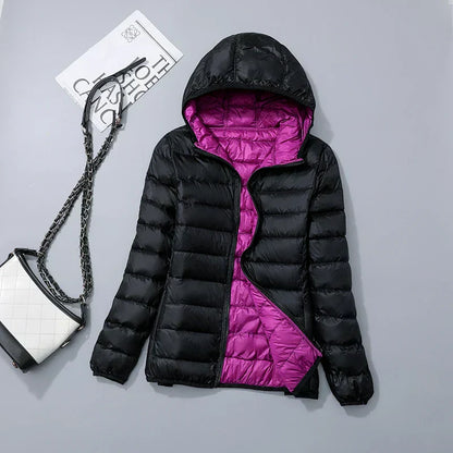 "Lichte donsjas dames met warme 80% eendendons vulling en capuchon, perfect voor herfst en winter, stijlvol ontworpen."