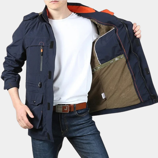 Lichte heren zomerjas, cargostijl met meerdere zakken, comfortabel en stijlvol voor dagelijks gebruik.