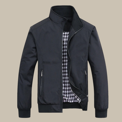 "Lichte heren zomerjas met strak design, winddicht en stijlvol voor warm weer, ideaal voor casual en zakelijke outfits."