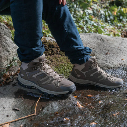 "Lichtgewicht wandelschoenen voor dames, stijlvol en robuust, geschikt voor avontuurlijke wandelingen in verschillende terrei