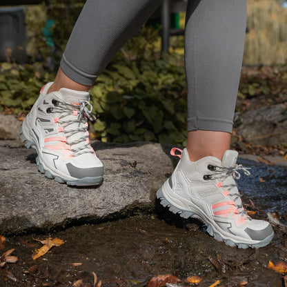 "Lichtgewicht wandelschoenen voor dames, stijlvol en robuust, geschikt voor avontuurlijke wandelingen in verschillende terrei