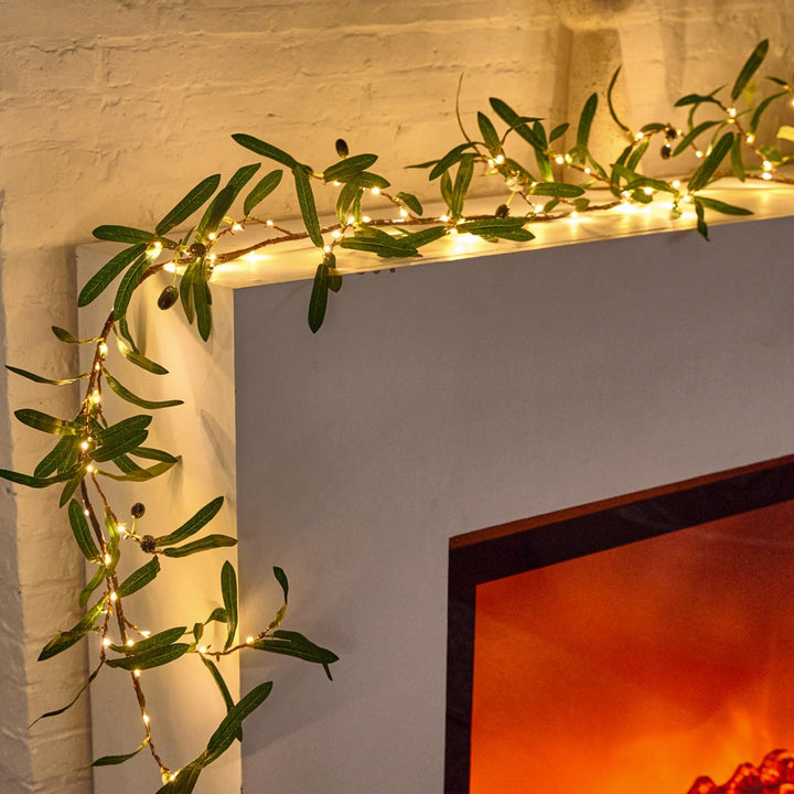 Duurzame olijftak LED guirlande met warm wit licht, geschikt als decoratie en sfeervolle verlichting binnen & buiten.