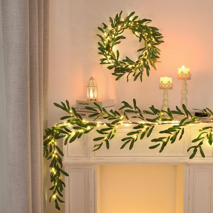 Kerstdecoratie: olijftak LED guirlande met warm wit licht, ideaal voor feestverlichting en sfeervolle decoratie.