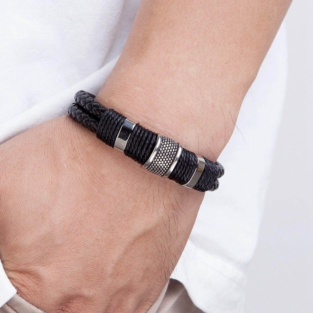 Sterke heren armband van gevlochten leer, roestvrij staal sluiting voor langdurig plezier & dagelijks gebruik.