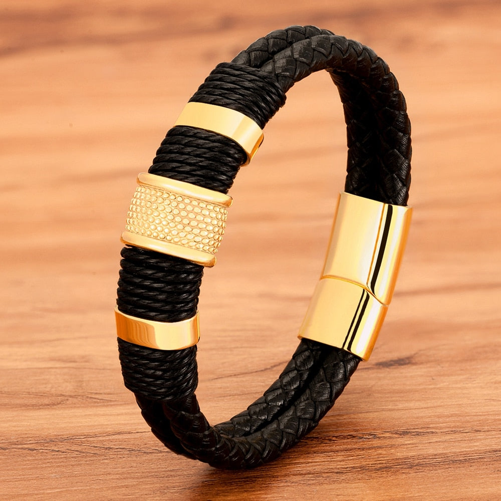 Hoogwaardige lederen herenarmband met veilige RVS magnetische sluiting, duurzaam en stijlvol.