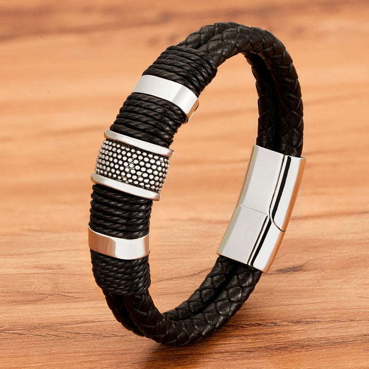 Elegante heren armband van gevlochten leer, perfect voor elke gelegenheid. Ideale heren accessoire.