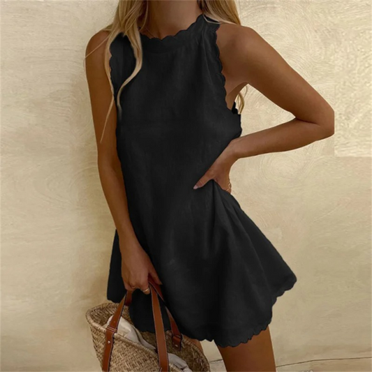 Linnen zomerjurk met golvende randen, ademend en elegant, ideaal voor zomerse dagen en stranduitjes.