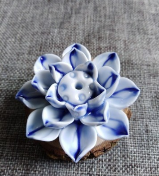 Wierookhouder lotusbloem, tijdloos design en rustgevende decoratie voor een harmonieus huis.