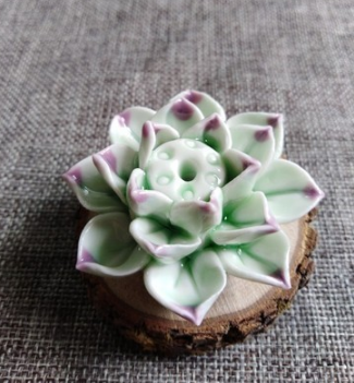 Wierookhouder lotusbloem, handgemaakt keramiek dat rust en spiritualiteit in je interieur brengt.