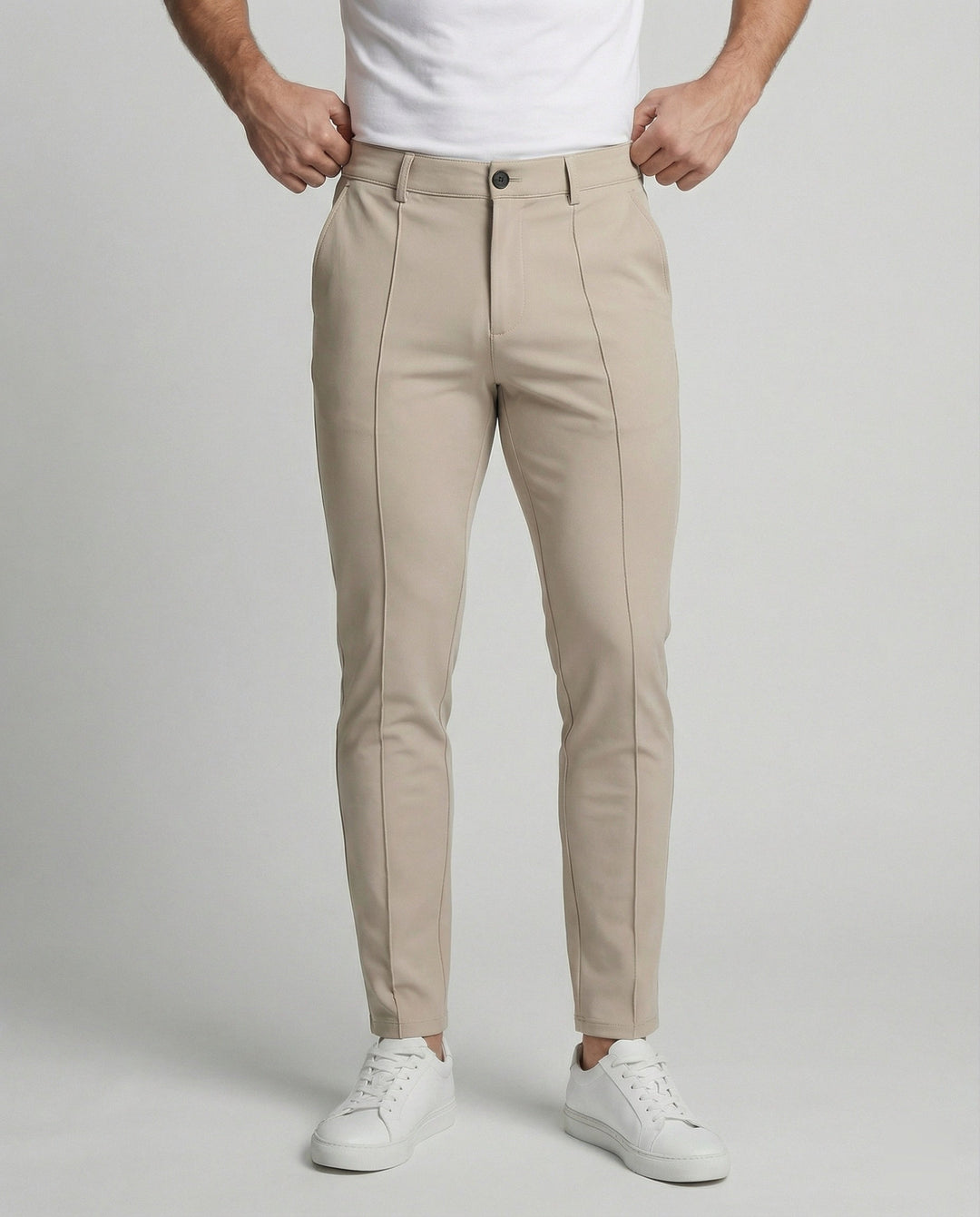 Stijlvolle heren slim fit chino broek, comfortabel en modern. Perfect voor casual of smart casual outfits.