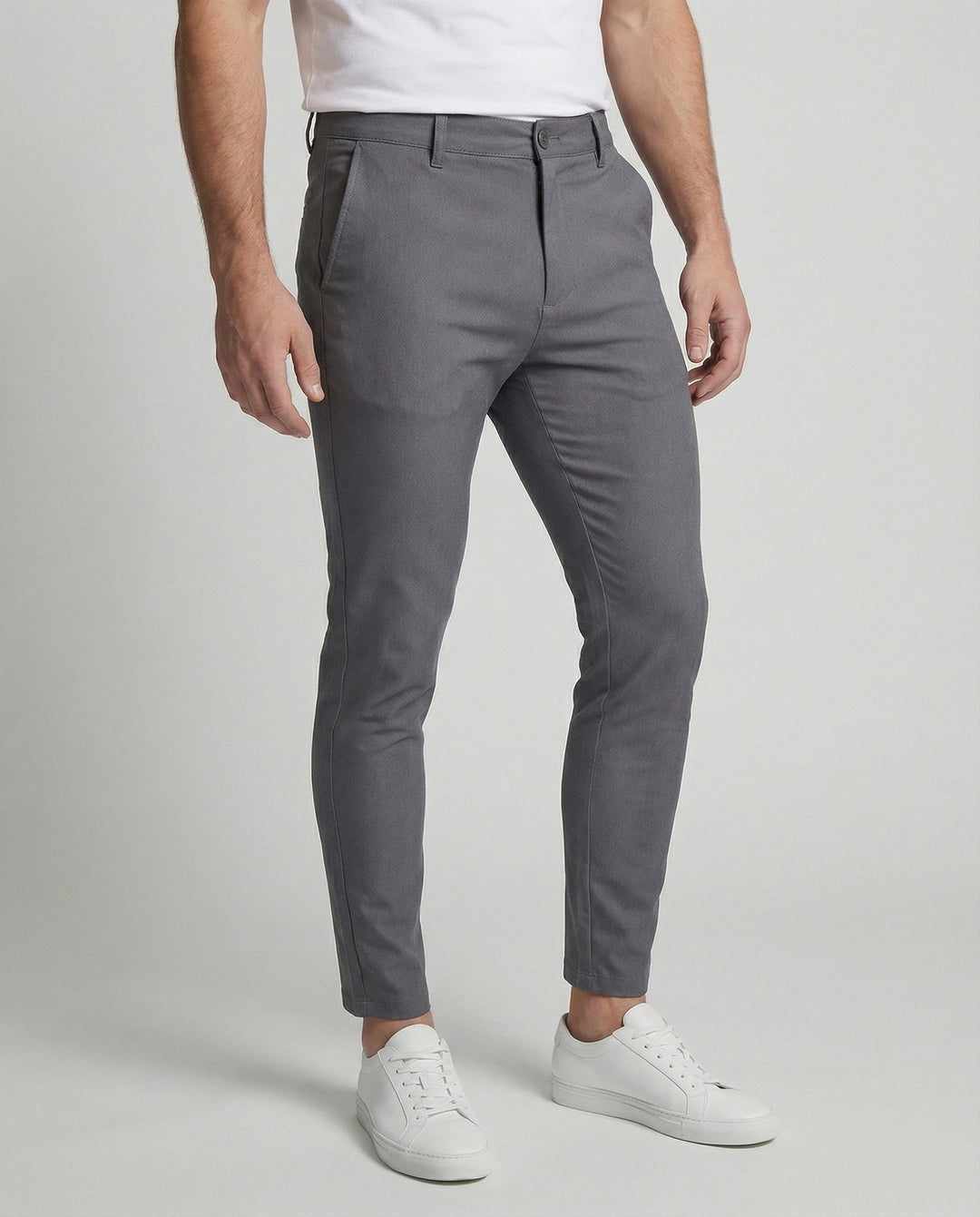 Heren slim fit chino broek in klassieke kleur, comfortabel en stijlvol voor dagelijks gebruik.