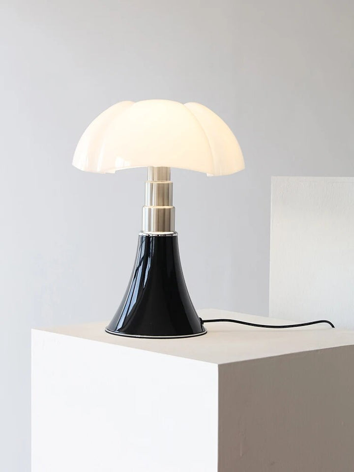 Design Flower tafellamp, combineert retro charme met hedendaagse sfeerverlichting.