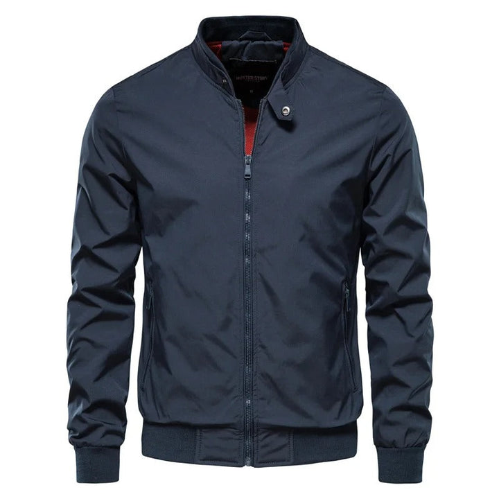 Stijlvol heren lentejas, een slim fit bomberjack. Perfecte moderne bovenkleding voor casual gelegenheden.
