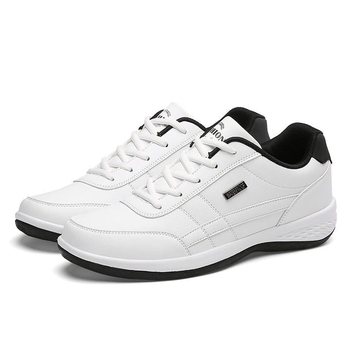 Moderne lederen heren sneakers, lichtgewicht veterschoenen. Perfecte casual mode schoenen voor comfort en stijl.