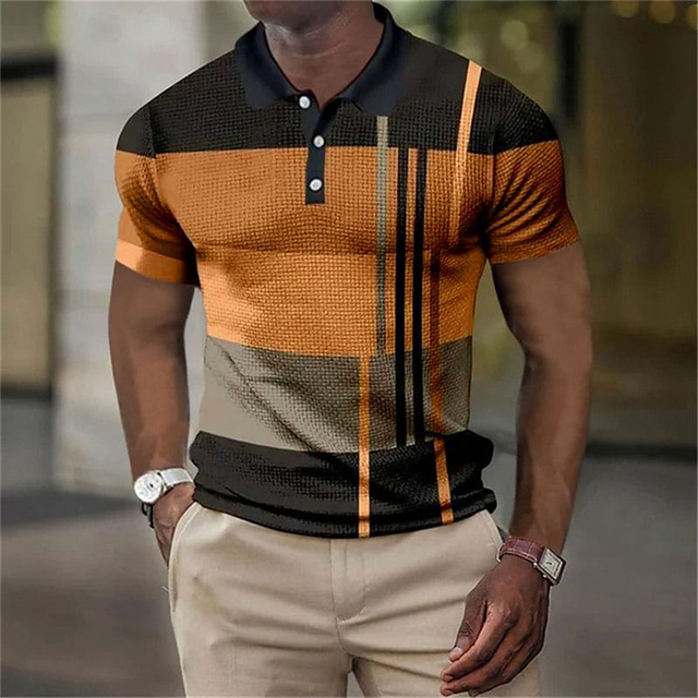 Man draagt stijlvol heren poloshirt, comfortabel en casual voor een zomerdag. Diverse kleuren en grote maten.