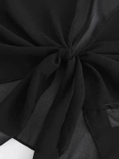"Luchtige elegante damesblouse met open voorkant, frisse charmante look, perfect voor zonnige dagen."
