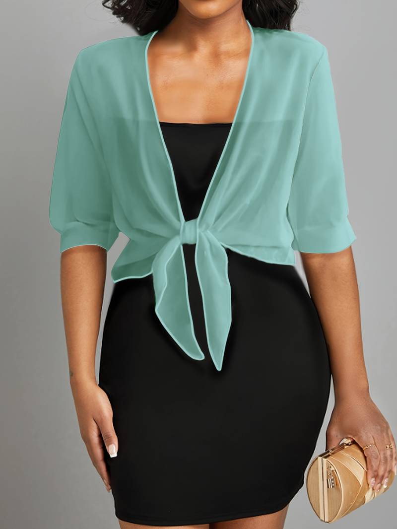 "Luchtige elegante damesblouse met open voorkant, frisse charmante look, perfect voor zonnige dagen."