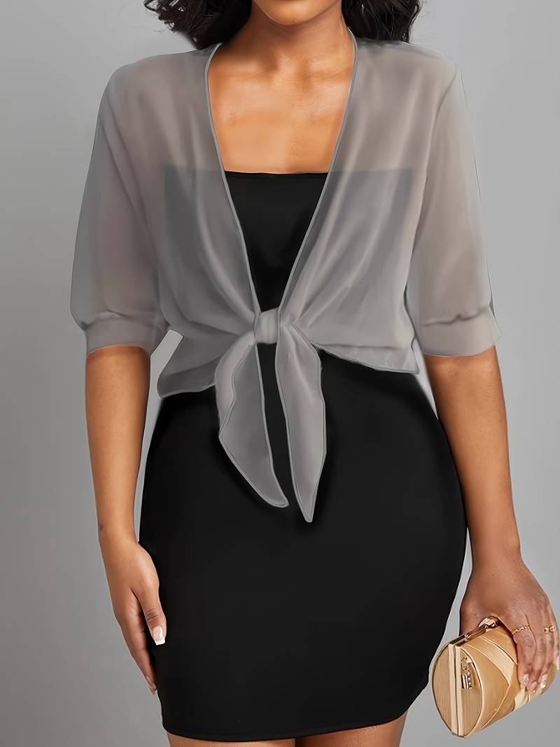 "Luchtige elegante damesblouse met open voorkant, frisse charmante look, perfect voor zonnige dagen."